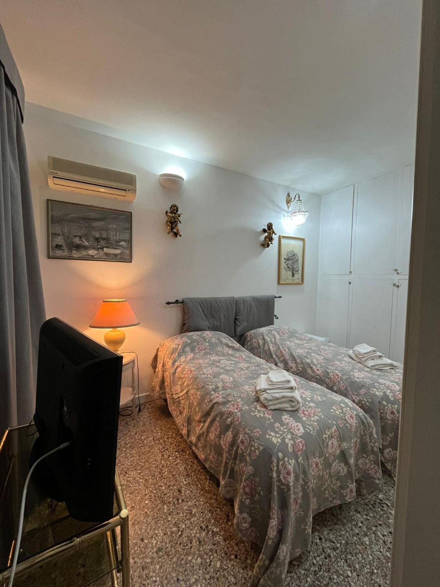 Stanza Con Ottima Posizione Hotel โรม ภายนอก รูปภาพ